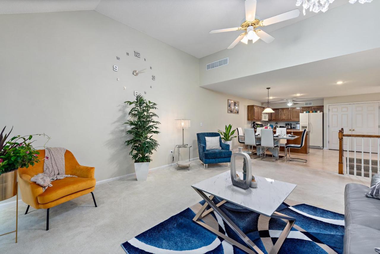 Beautiful Townhome, 11 Minutes To Downtown, Kcmo. Kansas City Exterior foto
