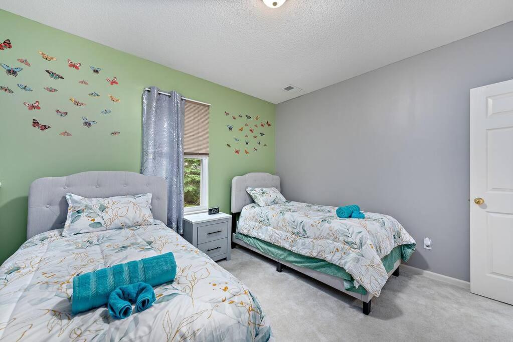 Beautiful Townhome, 11 Minutes To Downtown, Kcmo. Kansas City Exterior foto