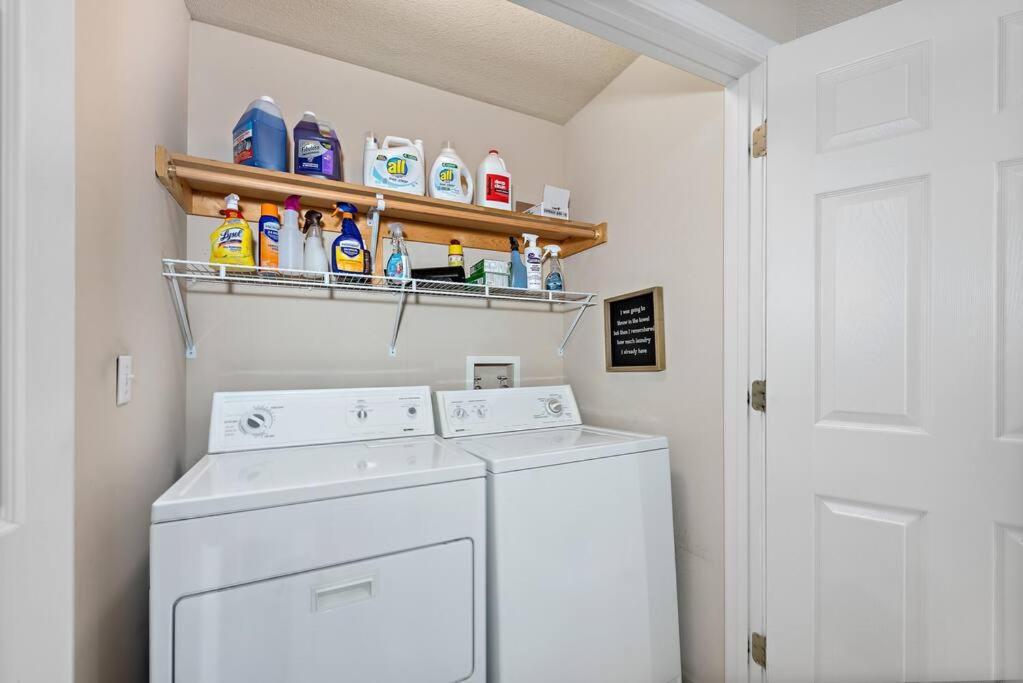 Beautiful Townhome, 11 Minutes To Downtown, Kcmo. Kansas City Exterior foto