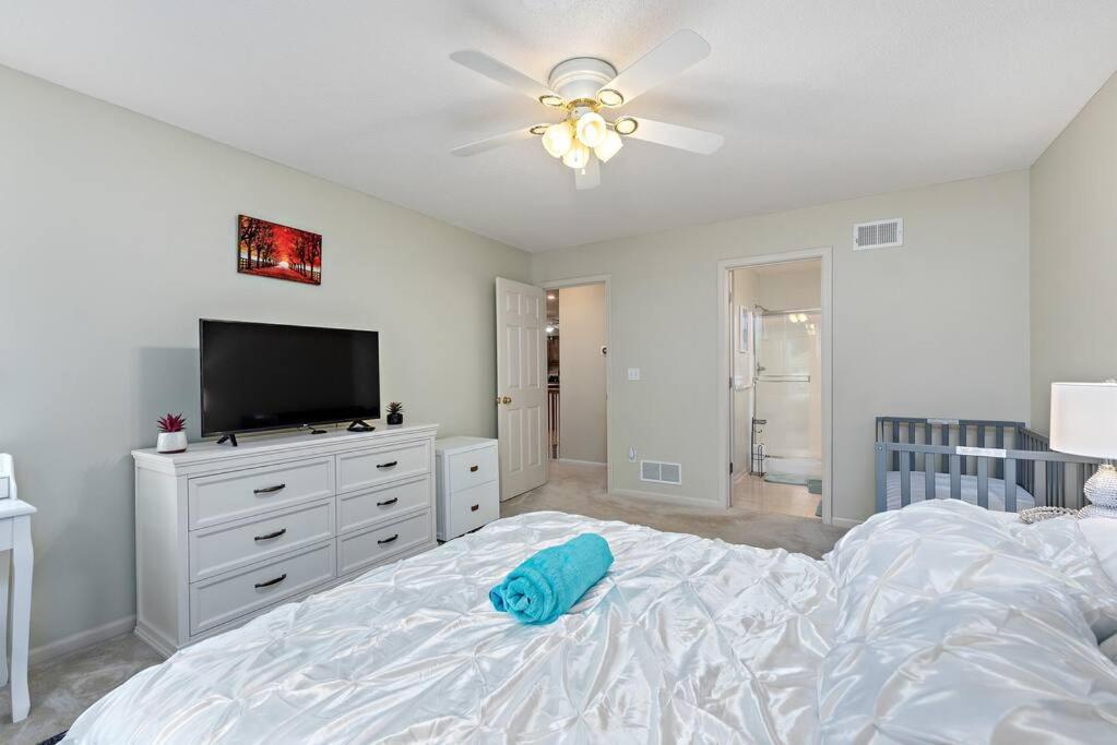 Beautiful Townhome, 11 Minutes To Downtown, Kcmo. Kansas City Exterior foto