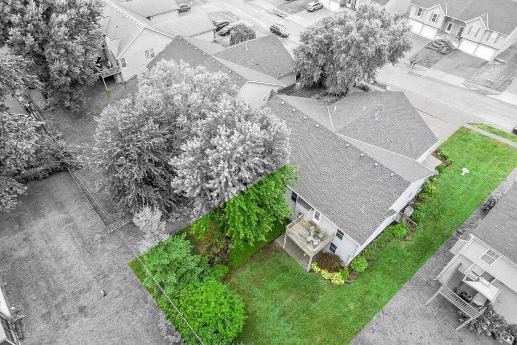 Beautiful Townhome, 11 Minutes To Downtown, Kcmo. Kansas City Exterior foto