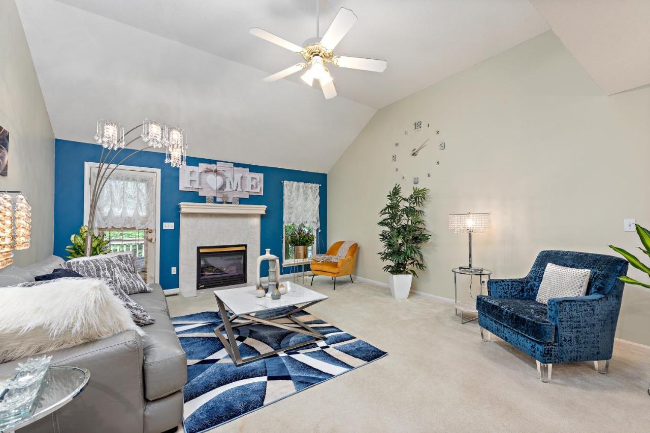 Beautiful Townhome, 11 Minutes To Downtown, Kcmo. Kansas City Exterior foto